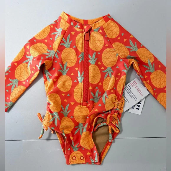 - OLD NAVY BABY SWIMSUIT SIZE 0-3M - Picture 1 of 8